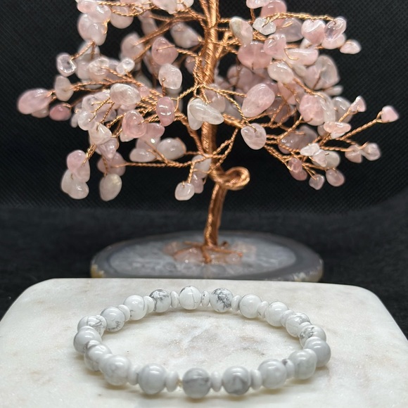 White Howlite Crystal Bracelet - Picture 3 of 3